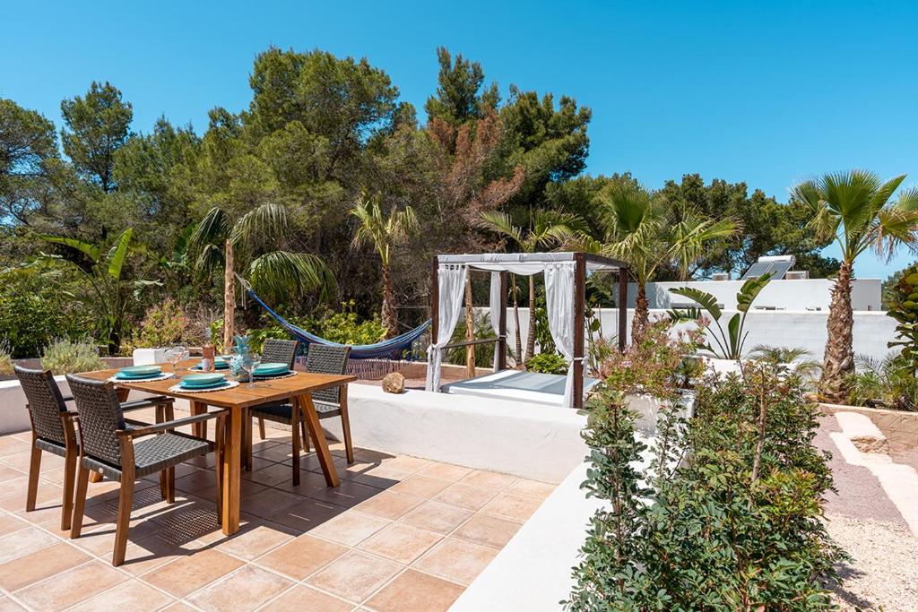 Sunset Villa Cala Tarida & Cala Comte & Cala Bassa, Port des ...