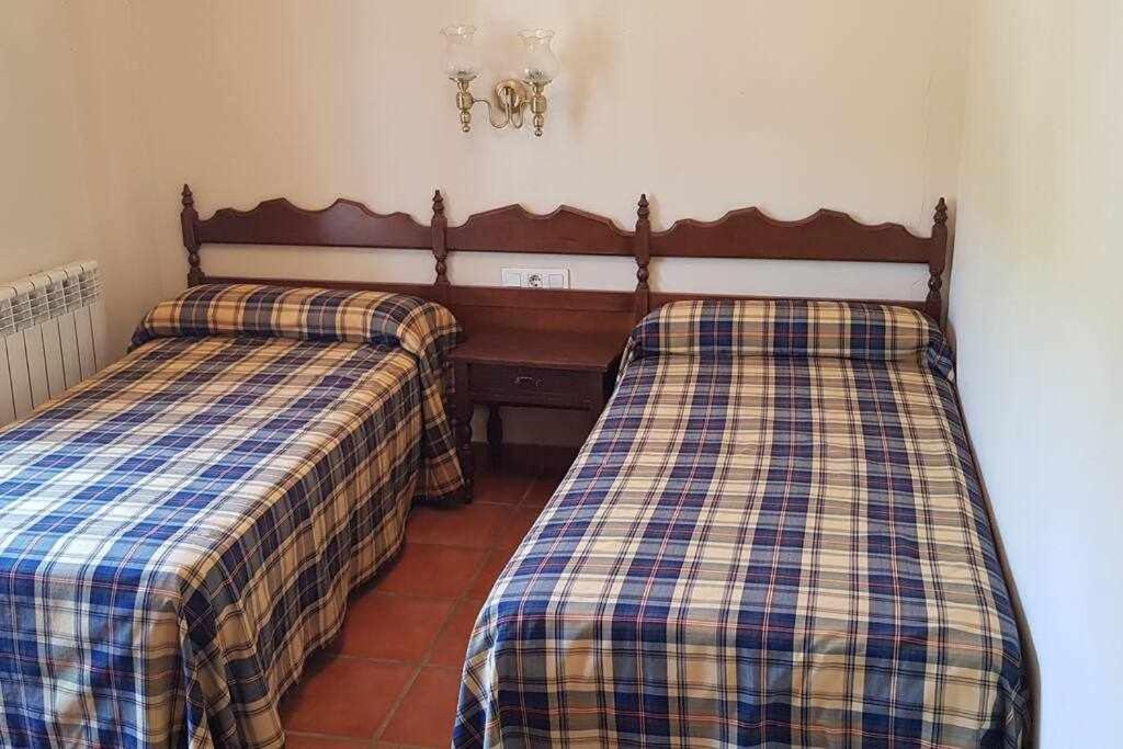 Postel nebo postele na pokoji v ubytování Hostal Montemayor
