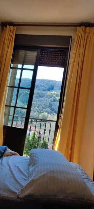 Postel nebo postele na pokoji v ubytování Hostal Montemayor