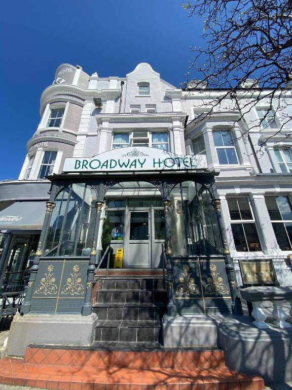The Broadway Hotel - Resim 41