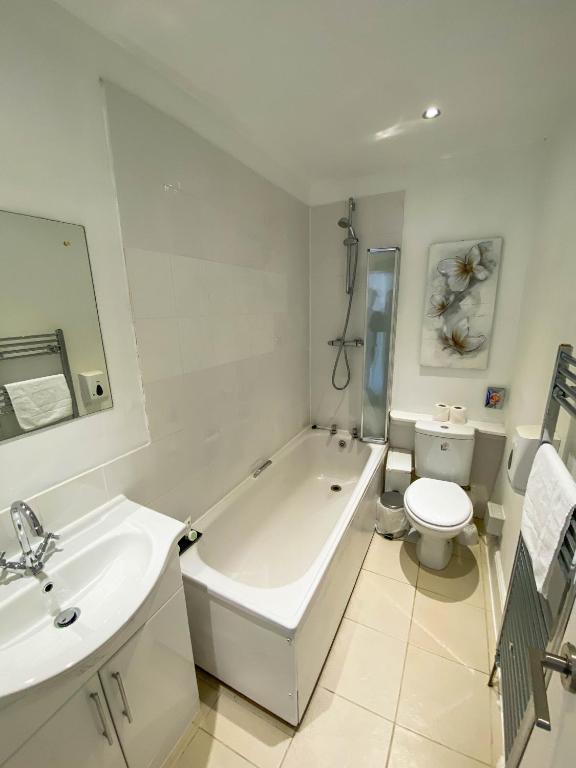 The Broadway Hotel - Resim 44