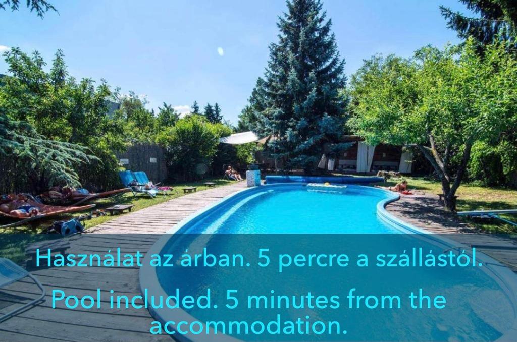 Basen w obiekcie Weissmann Residence lub w pobliżu