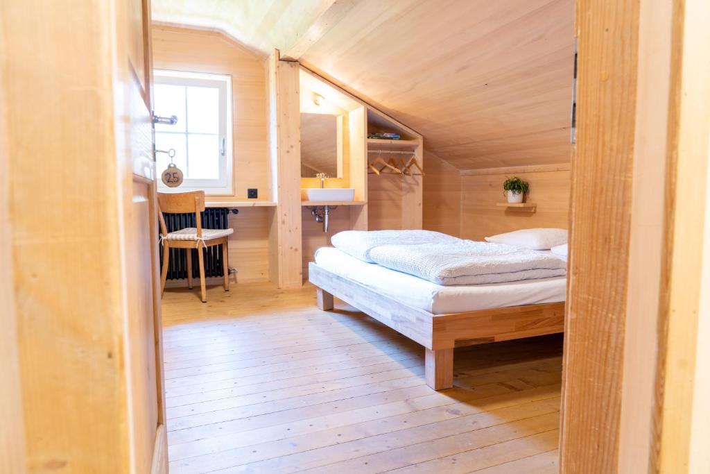 Postel nebo postele na pokoji v ubytování Naturfreunde Hostel Grindelwald