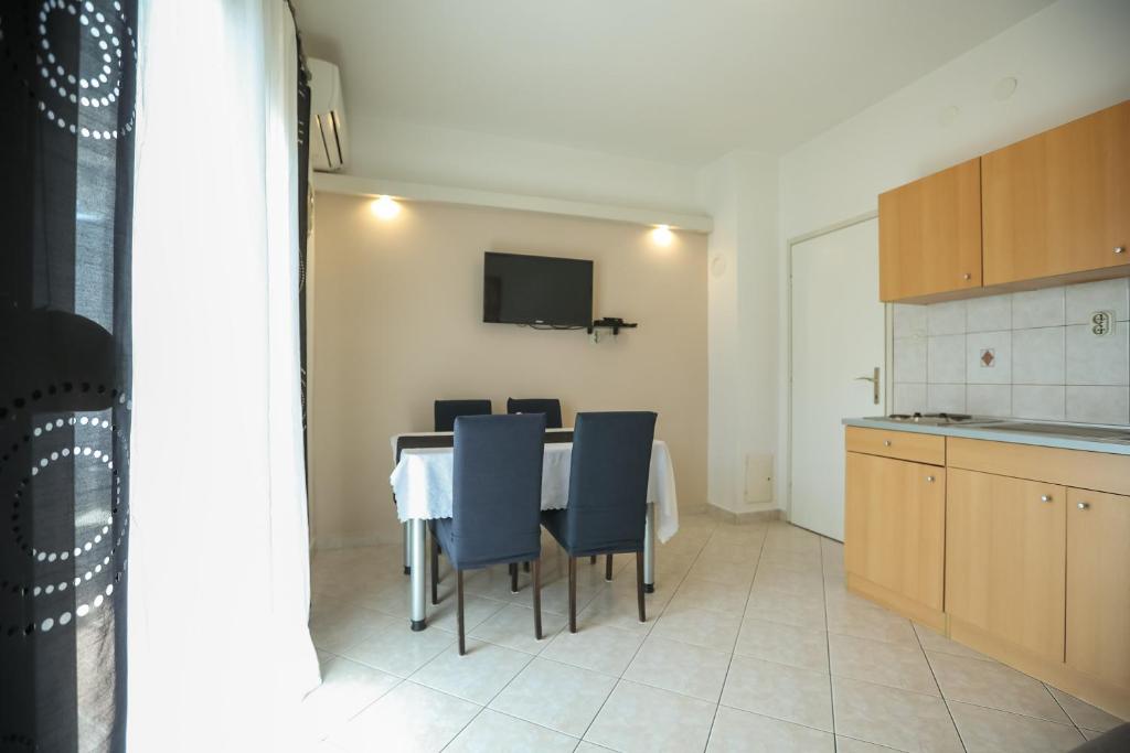 Pool Apartments Julia - 18