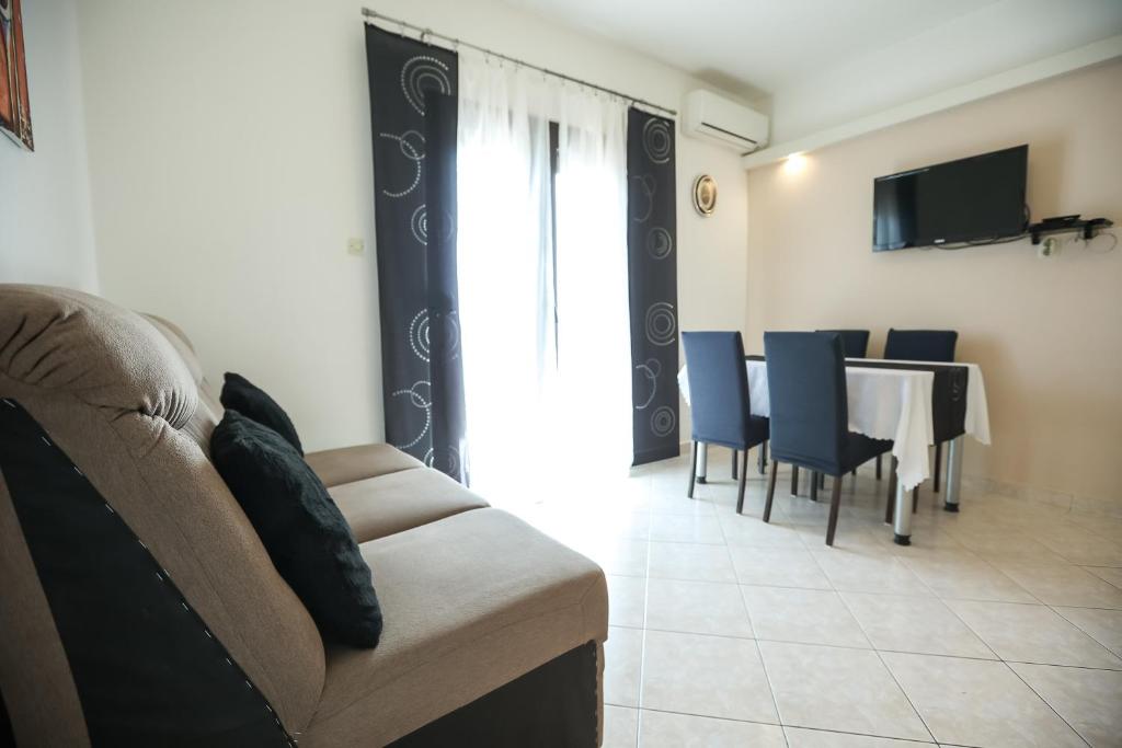 Pool Apartments Julia - 16