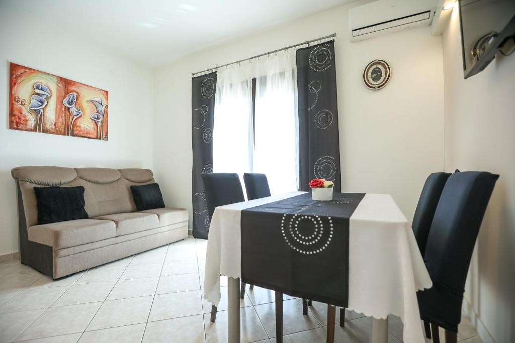 Pool Apartments Julia - 15