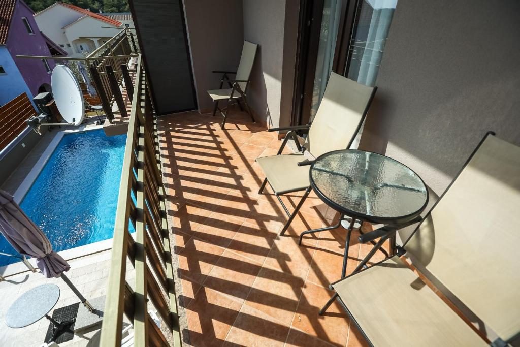 Pool Apartments Julia - 13