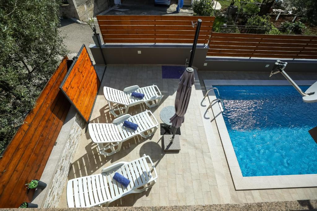 Pool Apartments Julia - 12