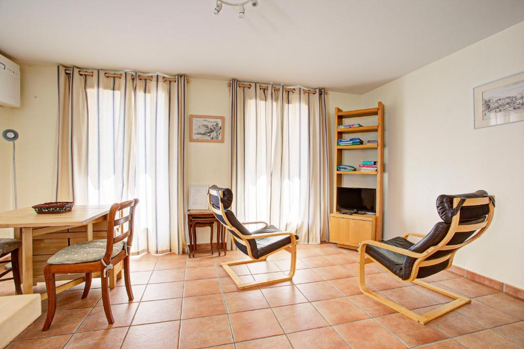 Χώρος καθιστικού στο Obelisque 1A - Studio au rez-de-chaussée