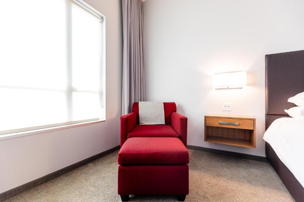 I Hotel and Illinois Conference Center - Champaign - Deluxe King Room