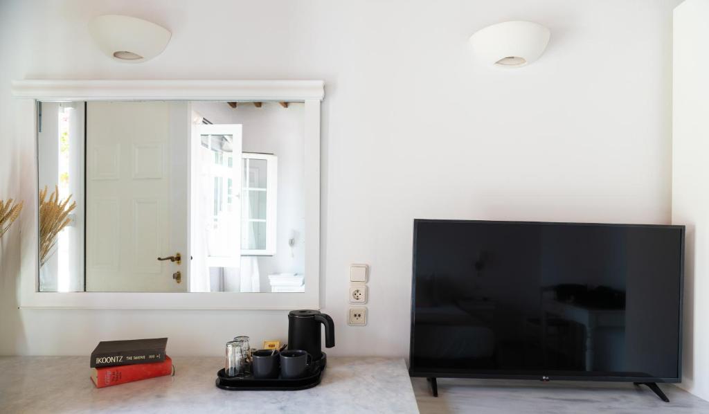 Telewizja i/lub zestaw kina domowego w obiekcie Rhenia Hotel