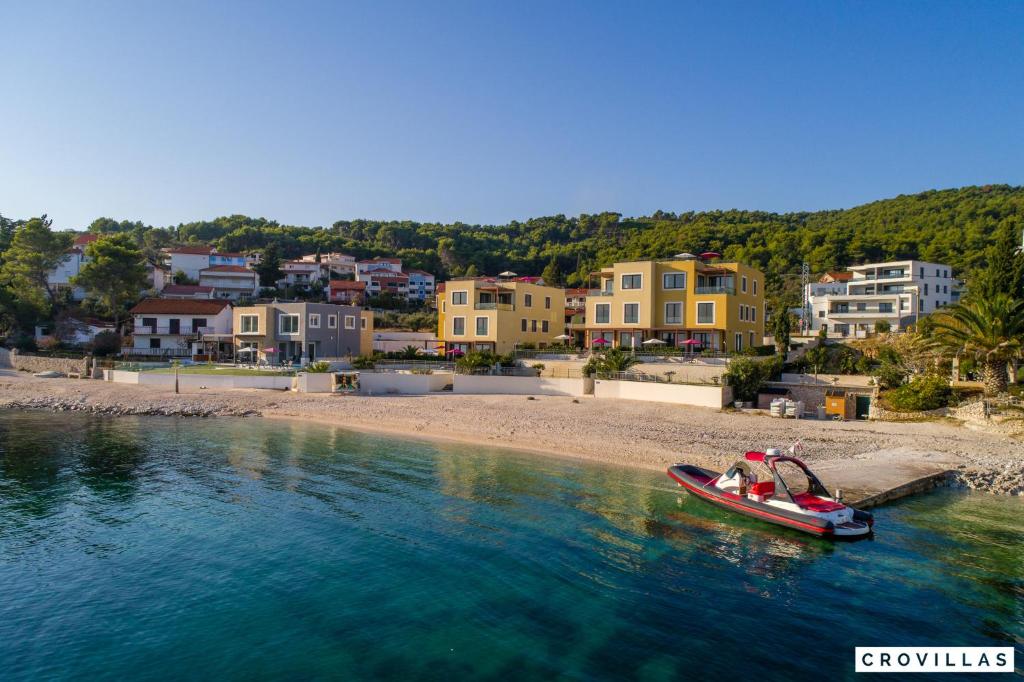 Acadia C, Slatine (aktualisierte Preise für 2025)