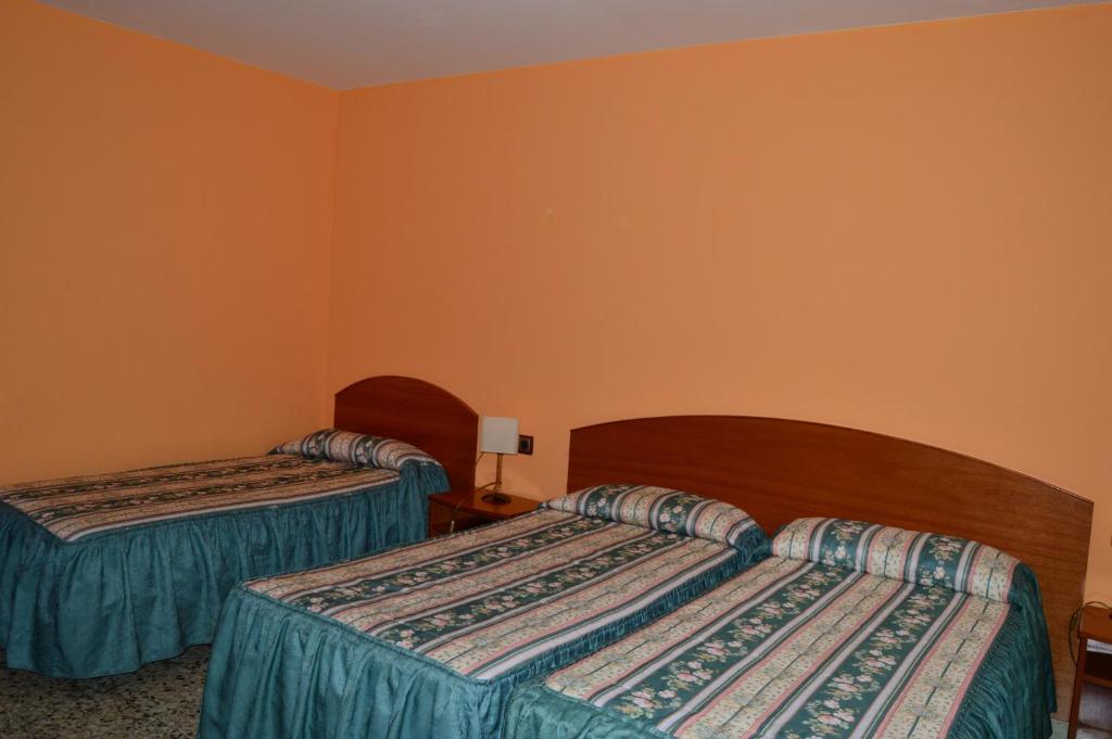 Postel nebo postele na pokoji v ubytování Hostal l'Escon