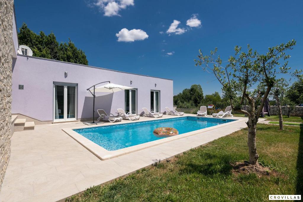 a swimming pool in the backyard of a house at Lavanda-labin in Veli Turini