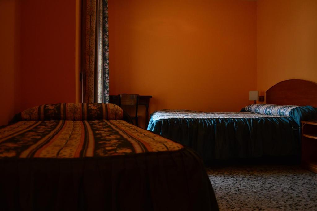 Postel nebo postele na pokoji v ubytování Hostal l'Escon