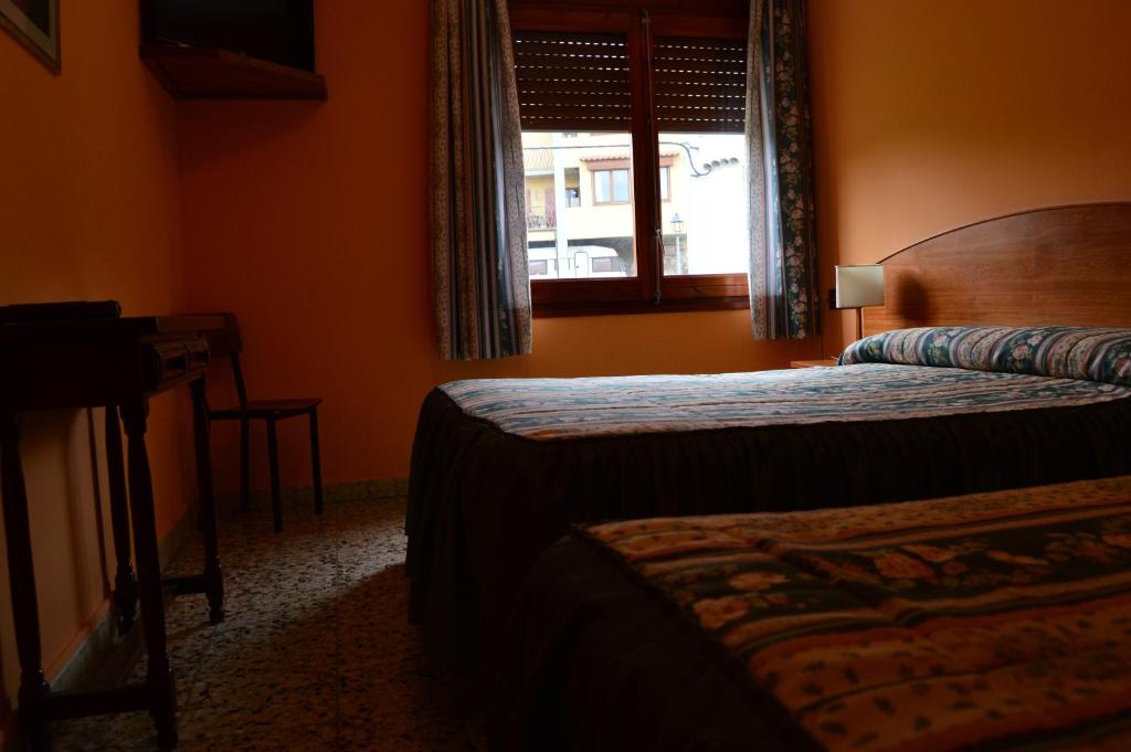 Postel nebo postele na pokoji v ubytování Hostal l'Escon