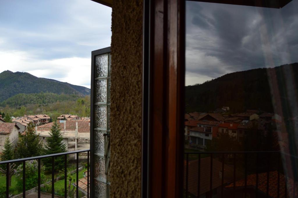 Nespecifikovaný výhled na hory nebo výhled na hory při pohledu z hotelu
