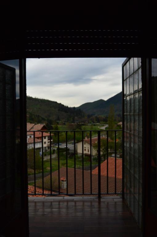 Nespecifikovaný výhled na hory nebo výhled na hory při pohledu z hotelu