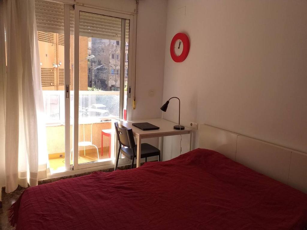 Posteľ alebo postele v izbe v ubytovaní PISO 4 HABITACIONES BURJASOT