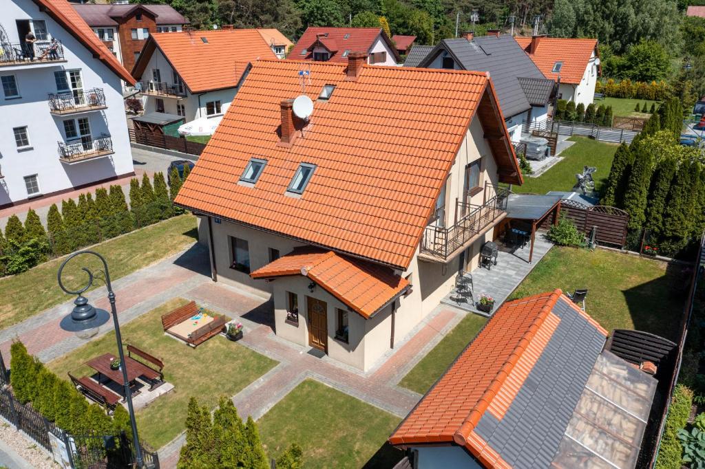 an aerial view of a house with an orange roof at Pokoje gościnne Beata (Niska1) in Krynica Morska