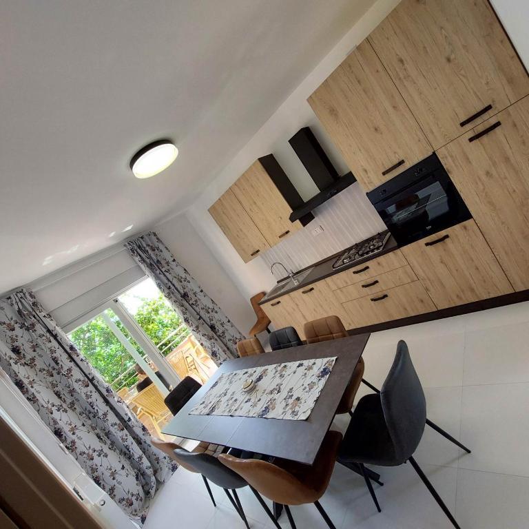 Kuchyň nebo kuchyňský kout v ubytování 5 rooms apartman