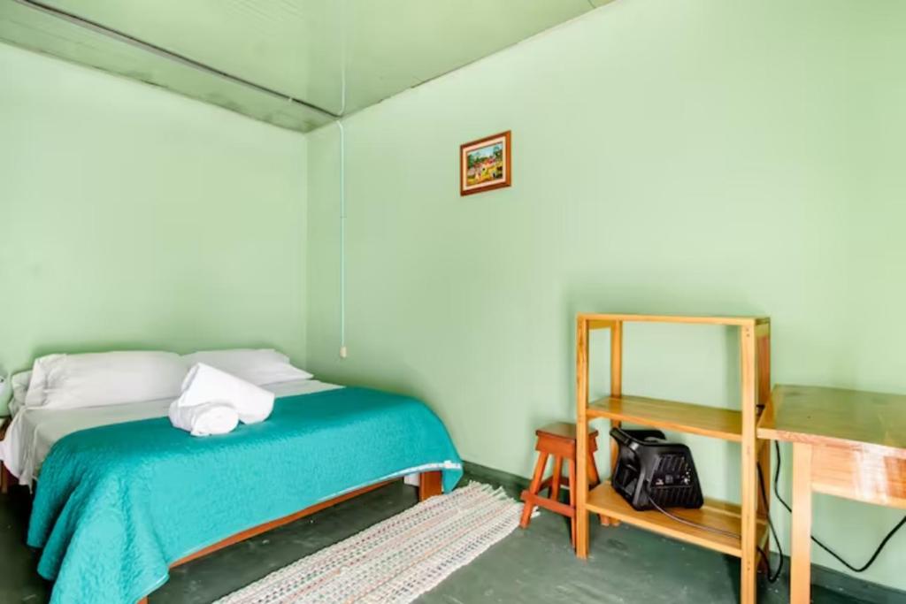 Postel nebo postele na pokoji v ubytování Container House Cahuita