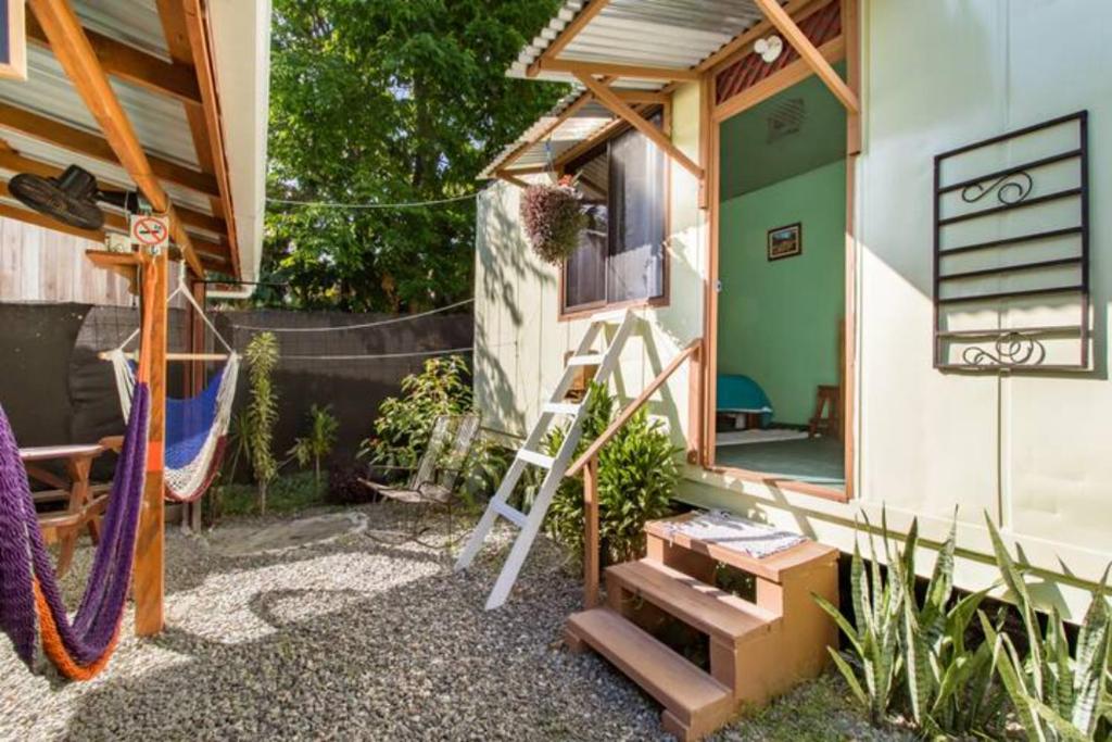 Zahrada ubytování Container House Cahuita