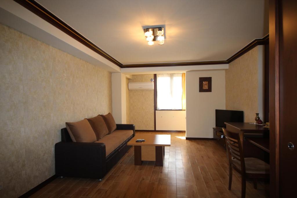 Аренда квартир в ереване. Квартира 300 кв.м. Vardanants. Сниму комнату для рабочих в Ереване дешевле.
