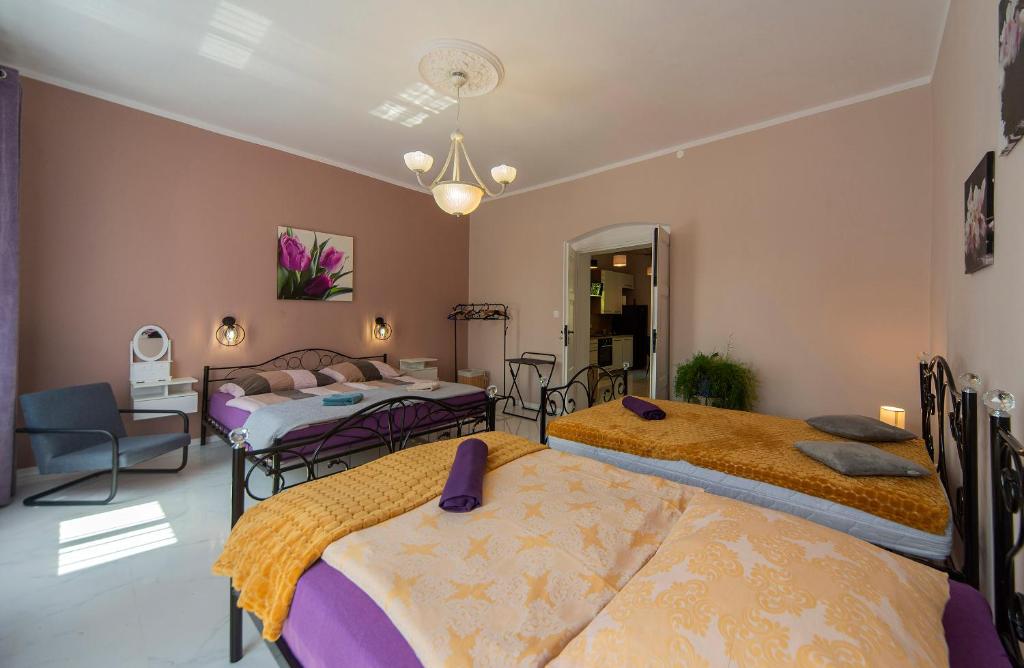 a bedroom with two beds and a living room at Apartament GRACJA w Jedlinie Zdrój in Jedlina-Zdrój