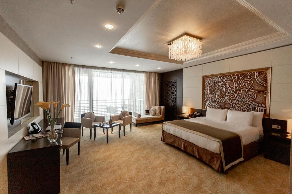 TV a/nebo společenská místnost v ubytování Shahdag Hotel & Spa