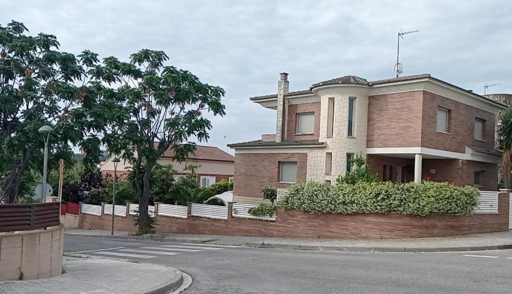 a large brick house on the corner of a street at Chalet Costa Dorada in Tarragona