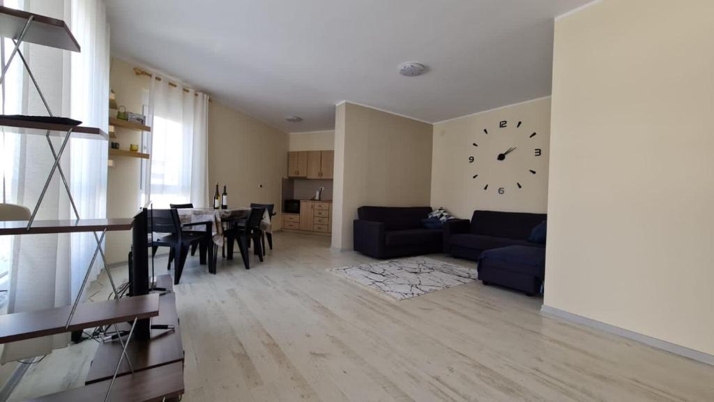 Apartment in Qerret - Image 9