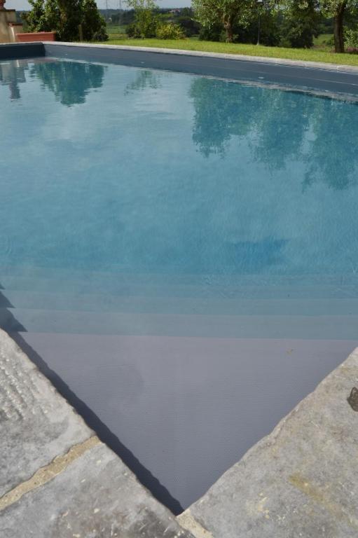 Bazén v ubytovaní Cortona Gabolina e Turata Holiday Home alebo v jeho blízkosti