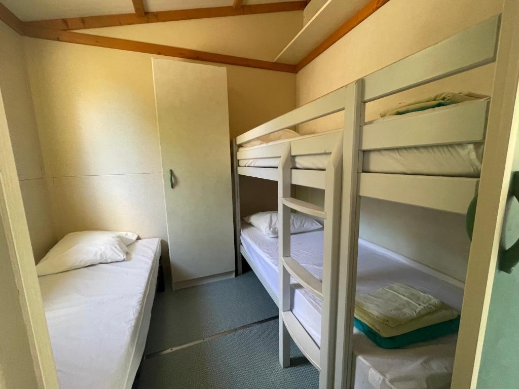 Postel nebo postele na pokoji v ubytování Camping Trinité