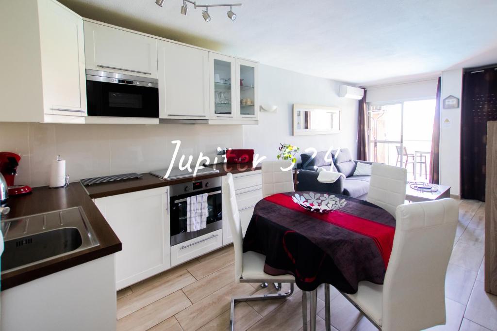 Fotografia z galérie ubytovania Jupiter & Minerva - One Bedroom in Benalmadena J524 v destinácii Benalmádena