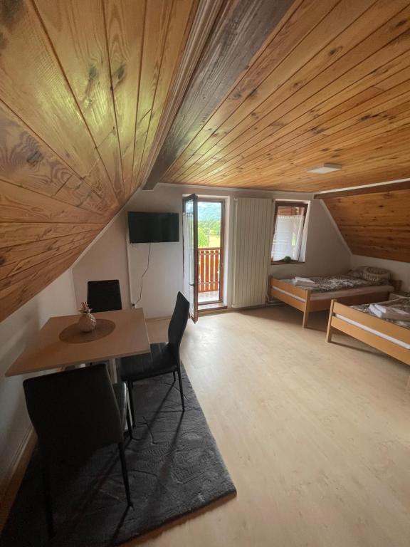 Fotografie z fotogalerie ubytování Kometer soba v destinaci Bovec