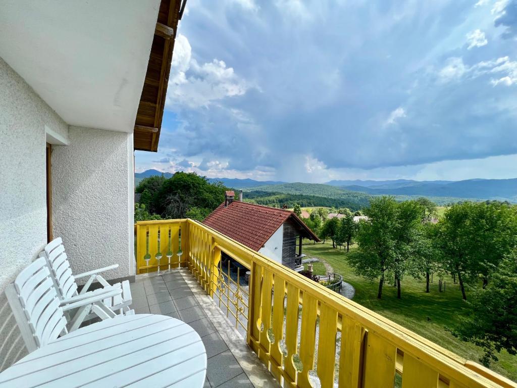 Guest house Domačija Krnc - Apartamento Con Vista A La Piscina