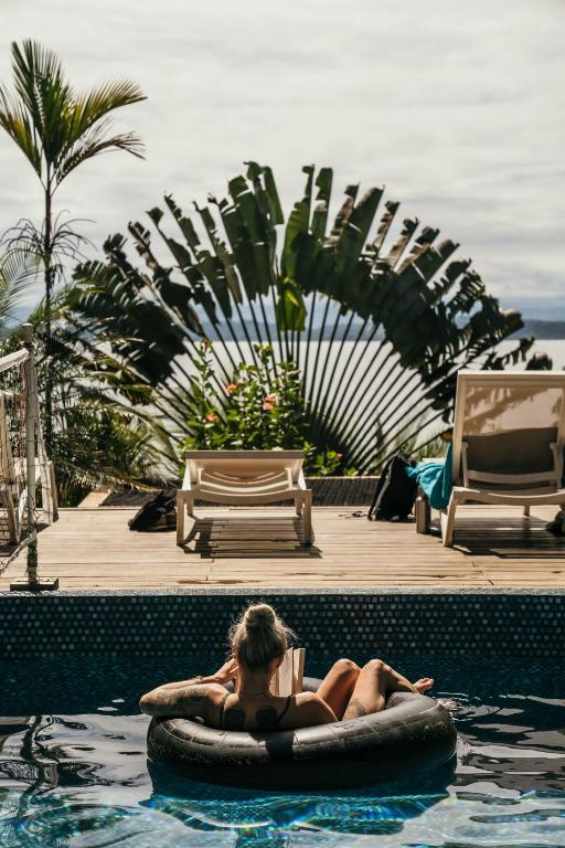Kolam renang di atau dekat dengan Bambuda Lodge