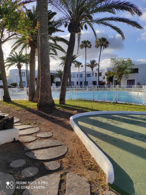 Bazén v ubytovaní Alojamiento Playa Centro Corralejo 16 alebo v jeho blízkosti