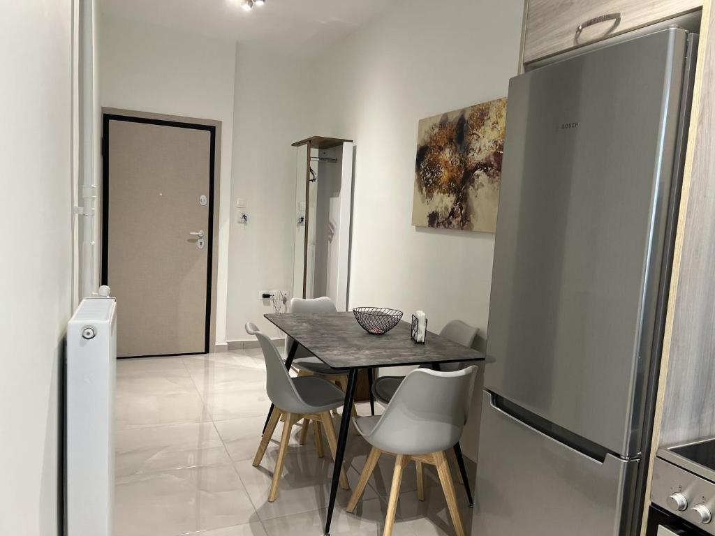 Fotografie z fotogalerie ubytování Adelais Cozy, Renovated Apt near Piraeus Metro v destinaci Piraeus
