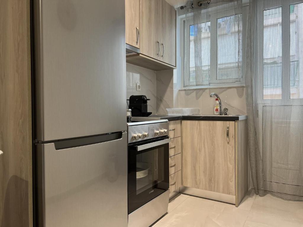 Kuchyň nebo kuchyňský kout v ubytování Adelais Cozy, Renovated Apt near Piraeus Metro