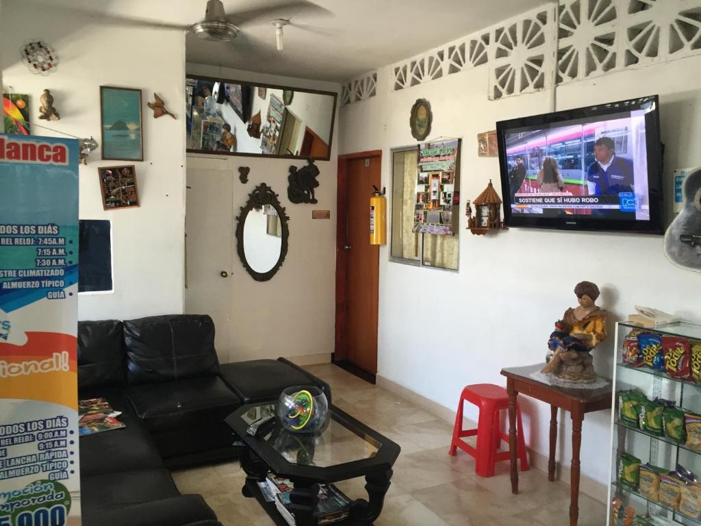 TV a/nebo společenská místnost v ubytování Hostal La Española de Getsemani