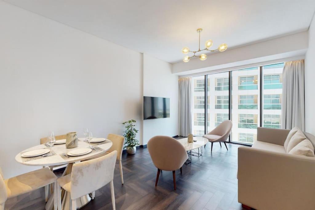 O Ten, Al Jaddaf – Locations