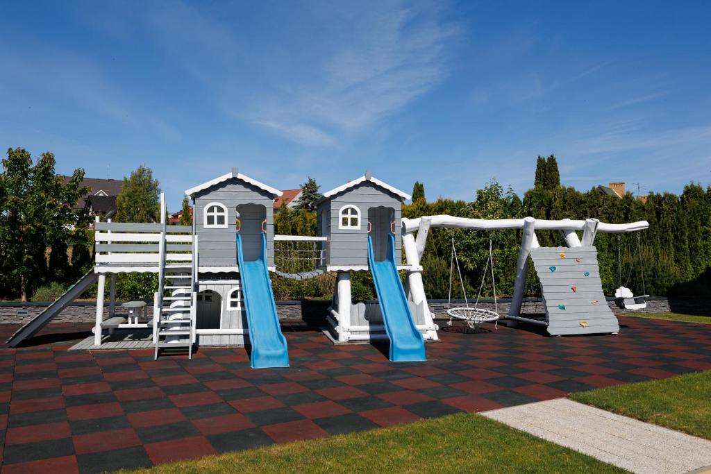 Herní místnost nebo prostor pro děti v ubytování SEO2 Rewal - Apartamenty z osobnym wejściem, grzany basen, darmowe sauny, parking, grill, wifi