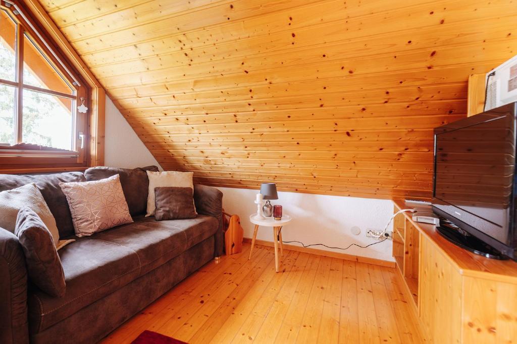 TV a/nebo společenská místnost v ubytování Ferienhaus Nora