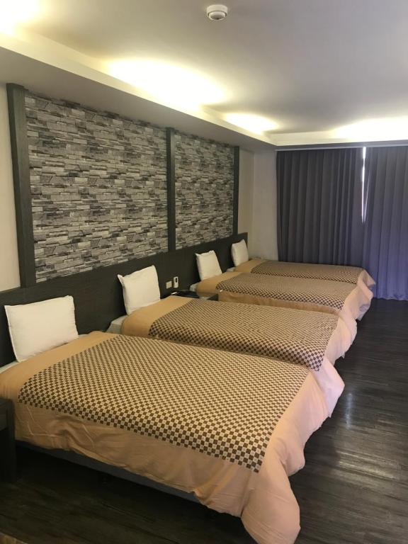 Postel nebo postele na pokoji v ubytování Carnival Motel