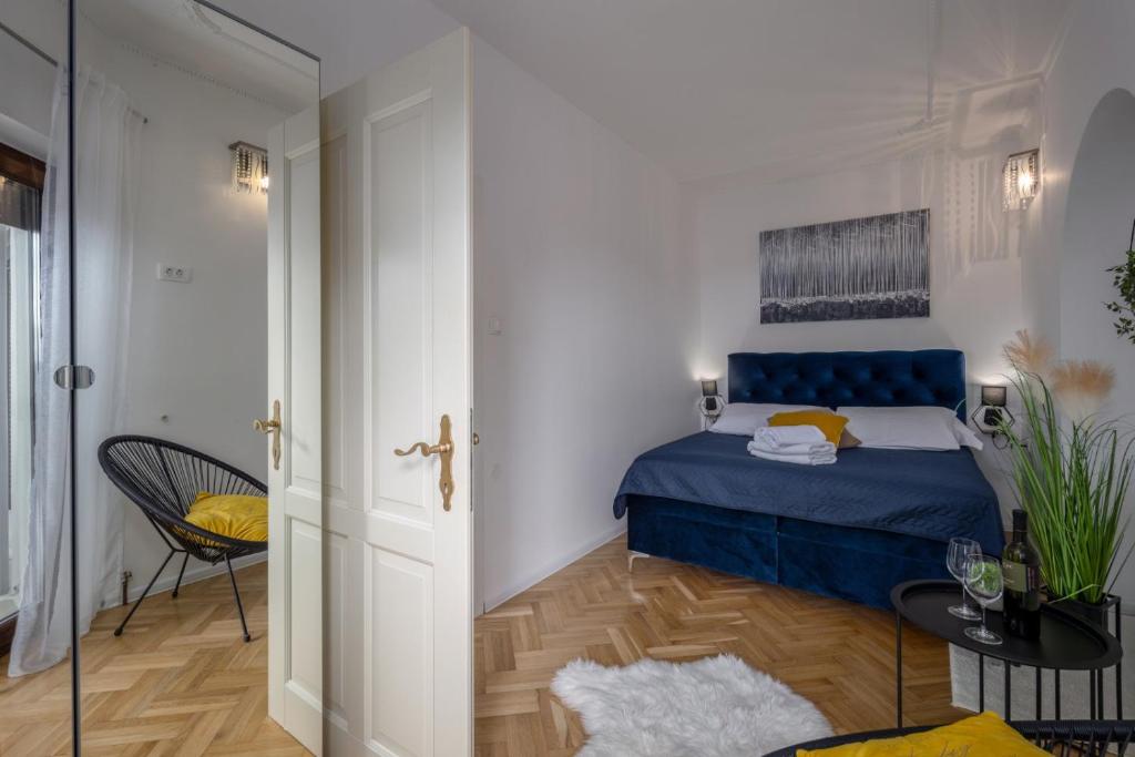 Posteľ alebo postele v izbe v ubytovaní Villa Adriatic, Apartment Chiara with swimming pool, children playground and gameing room for adult