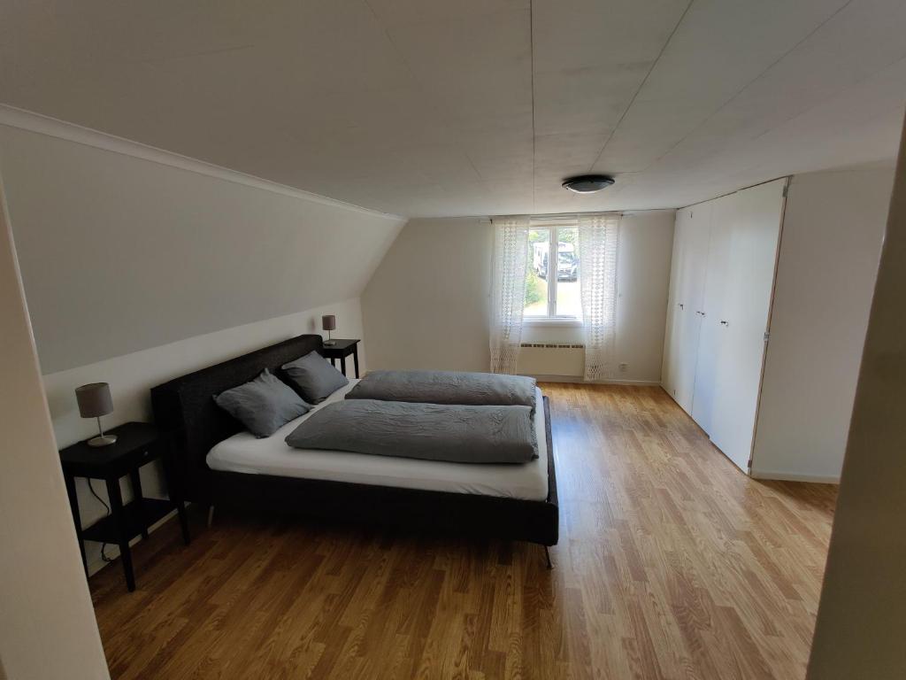 Postel nebo postele na pokoji v ubytování Ferienhaus in Lönneberga