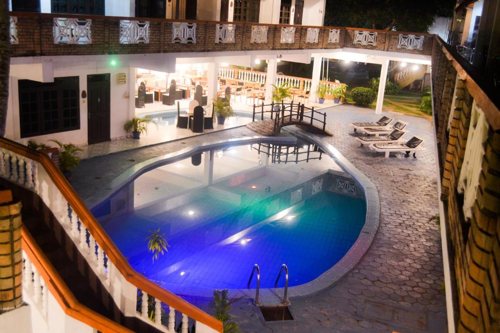 Bazén v ubytování Hotel Thai Lanka nebo v jeho okolí