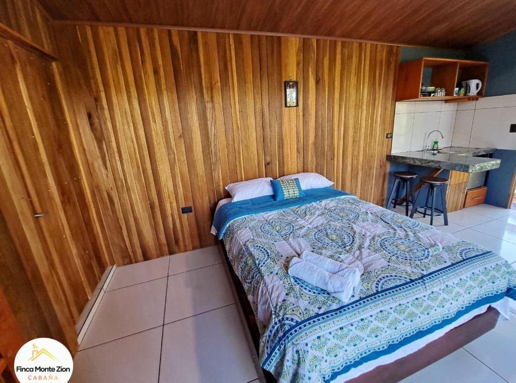 Postelja oz. postelje v sobi nastanitve Cabaña Montezion Bijagua